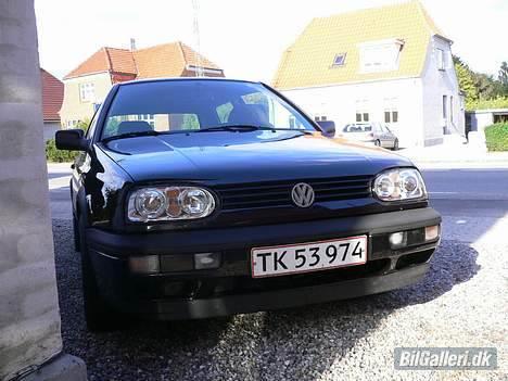 VW Golf 3 solgt - her ny malet billede 1