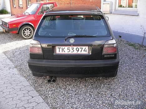 VW Golf 3 solgt - her ny malet billede 2