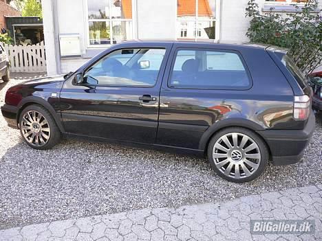 VW Golf 3 solgt - her ny malet billede 3