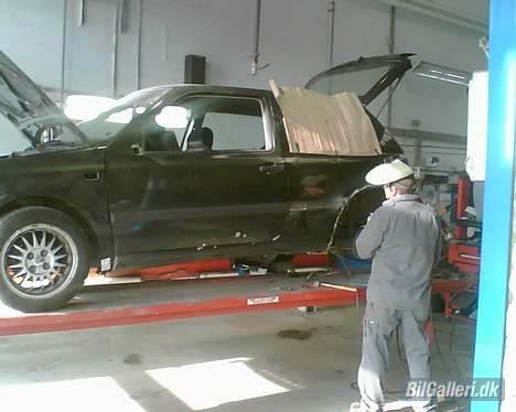 VW Golf 3 solgt - her gøres den klar til maler billede 6