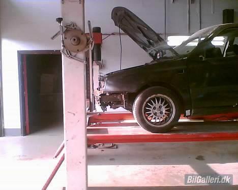 VW Golf 3 solgt - her gøres den klar til maler billede 7