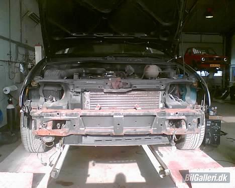 VW Golf 3 solgt - her gøres den klar til maler billede 8