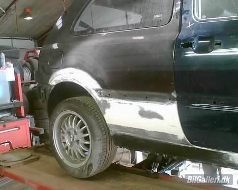 VW Golf 3 solgt - her gøres den klar til maler billede 10