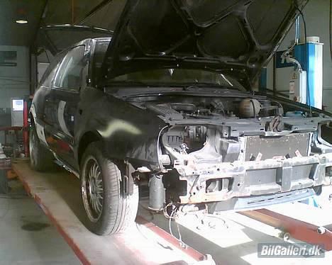 VW Golf 3 solgt - her gøres den klar til maler billede 11