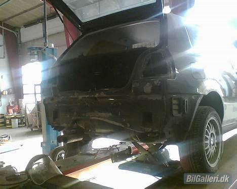 VW Golf 3 solgt - her gøres den klar til maler billede 12