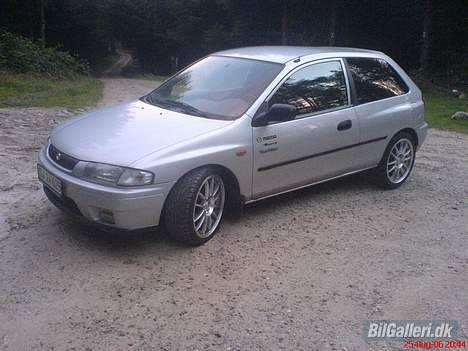 Mazda 323 - SOLGT billede 1