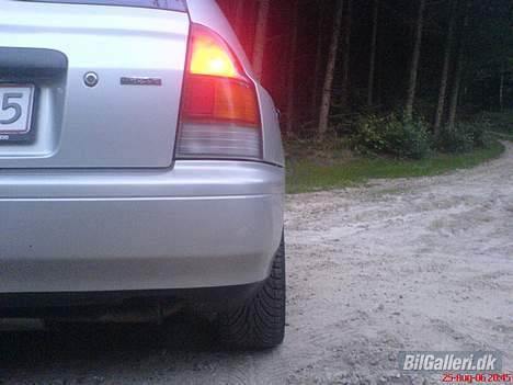 Mazda 323 - SOLGT billede 4