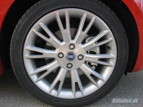 Fiat Grande Punto JTD Sport - Fine fælge, der dog er knap så sjove at rense :)  billede 5