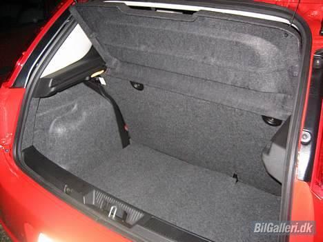 Fiat Grande Punto JTD Sport - Lidt plads er der også bagi billede 14