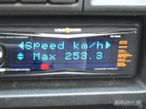 Opel Vectra A 2,5 V6 24V-SOLGT - "253,3km/t" det er da ret godt klaret... speedometer viste 258km/t... Det går altså stærkt! billede 20