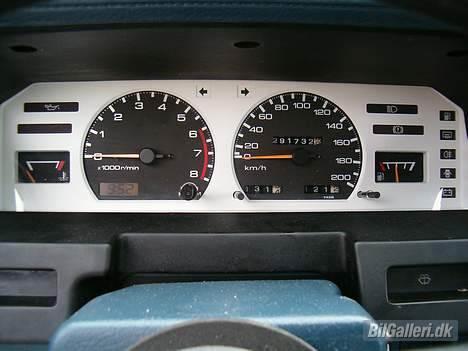 Nissan Bluebird 2,0 slx solgt billede 7