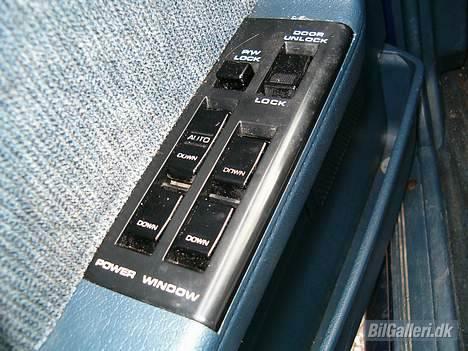 Nissan Bluebird 2,0 slx solgt billede 11