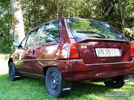 Citroën AX Prestige (SOLGT) - 1235 km til Sverige, og bilen skinner endnu :P billede 4