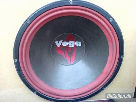 VW Golf 3 *SOLGT* - 15" sub med en enkel 4 ohm svingspole billede 8