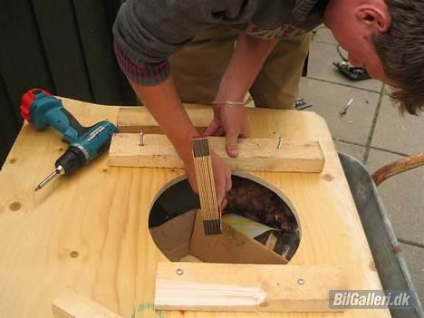 VW Golf 3 solgt - Igang med pladen til bassen. billede 5