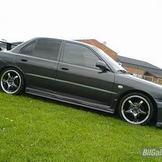 Mitsubishi Lancer 1.6 Glxi  SOLGT :/