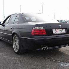 BMW 740i 