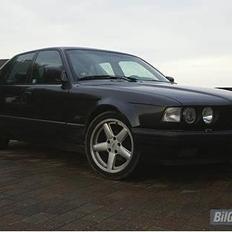 BMW                  E32 735i