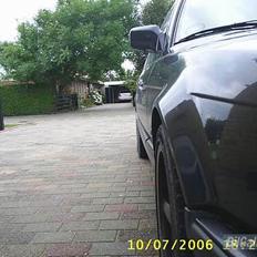 BMW                  E32 735i