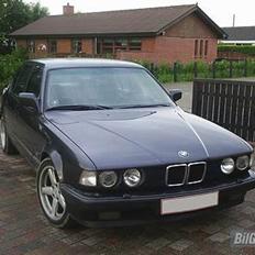 BMW                  E32 735i