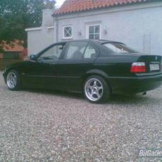BMW 320i *SOLGT*