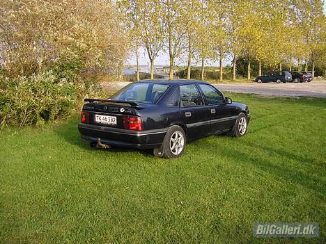 Opel Vectra A 2,0i TOTALSKADET billede 2