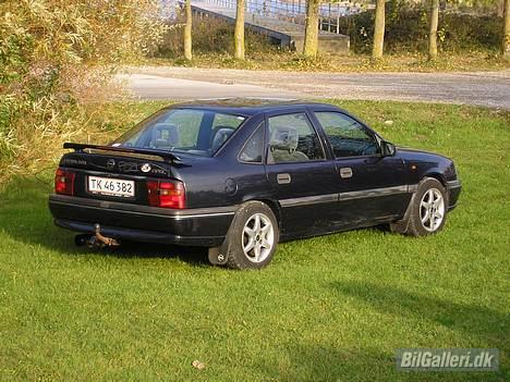 Opel Vectra A 2,0i TOTALSKADET billede 4