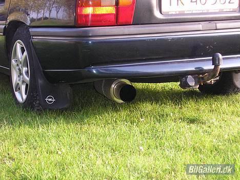 Opel Vectra A 2,0i TOTALSKADET billede 5