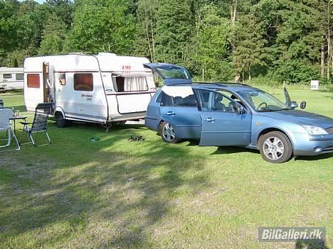 Ford Mondeo Ghia - Med 130 dieselheste og et maks moment på 330 Nm er Mondeo´en en super campingtrækker! LMC Siesta 480 TK, totalvægt 1100kg. Du mærker den ikke! Var i Frankrig med trækket i 3 uger! billede 12