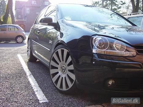 VW Golf V 5 dørs Solgt billede 2