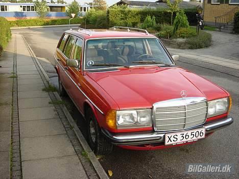 Mercedes Benz w123  SOLGT - dejlig sigtekorn på fronten billede 1