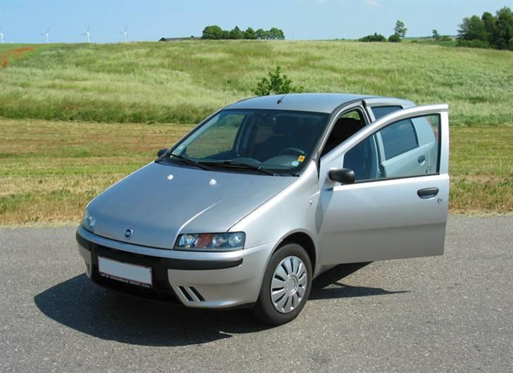 Fiat PUNTO SX 1.2 8V 5 Dørs  - Billede  af bilen set ca 45 grader :) Med vinter Hjul monteret billede 1