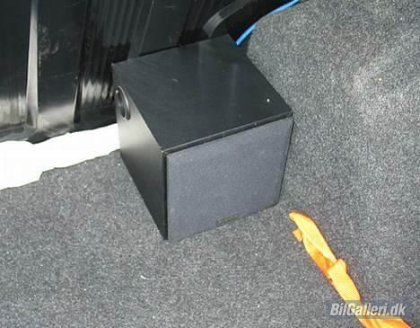 Fiat PUNTO SX 1.2 8V 5 Dørs  - Dette er så min lille aktive sub, Den rette kender vil kunne genkende den og tænke What, men ja tro mig, den giver fagtisk temmelig godt i bilen. billede 8