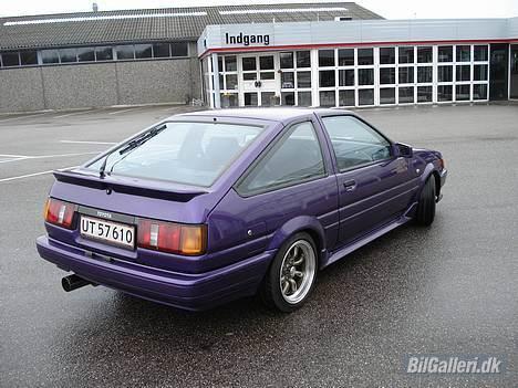 Toyota Corolla GT Coupe AE86 - Skråt bagfra med sommerhjul billede 6