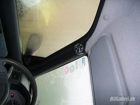 Peugeot 106 XR SOLGT - Nice med en højtaler lige i hovet billede 10