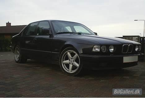 BMW                  E32 735i billede 1