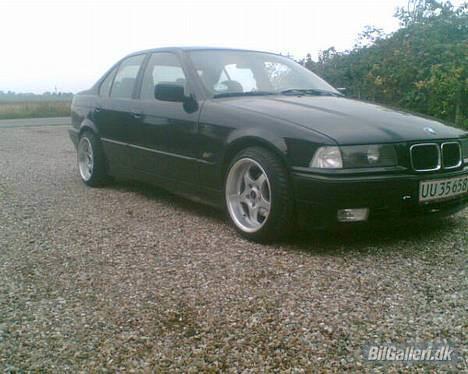 BMW 320i *SOLGT* billede 1