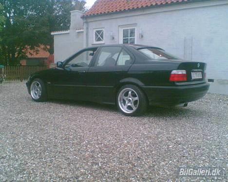 BMW 320i *SOLGT* billede 2