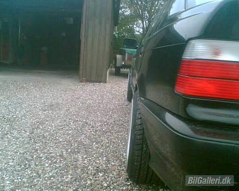 BMW 320i *SOLGT* billede 3