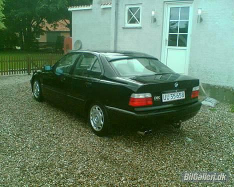 BMW 320i *SOLGT* billede 5