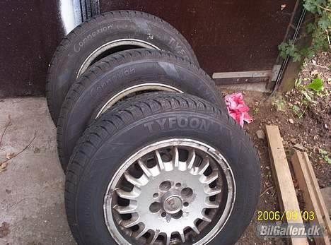 VW golf 1(solgt) - 4 gode dæk til den og måske kommer de alufælge også på den  billede 10