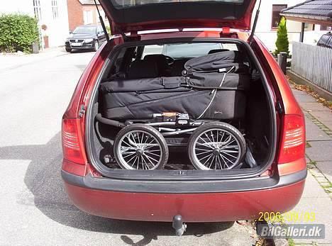 Skoda octavia ambiente - her ses så oversagen til hvorfor der kom en stacioncar til !....god plads til  billede 2