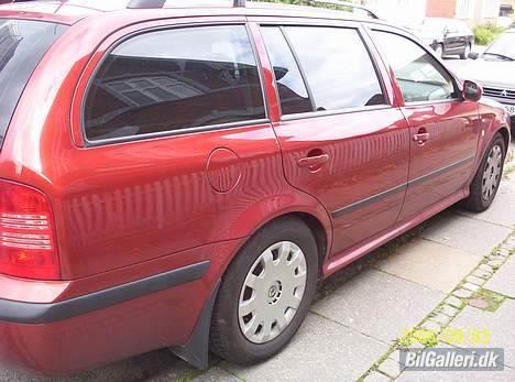 Skoda octavia ambiente - 40 mm sænkning og sorte ruder billede 4