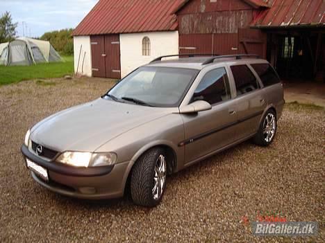 Opel vectra B, CD st.car - venstre side med sorte ruder i (bedre billede tilgår når vejret bliver bedre) billede 13