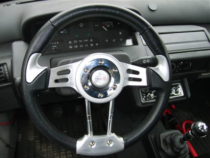 Renault Clio 1,2RL -(SOLGT)- - Chrome rat, gearknob og cd-afspiller billede 4