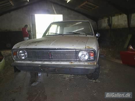 Ford Cortina MK2 Deluxe - Lige et billede fra laden vi fandt den i.... Her er den lige blevet skubbet ud fra sit gemmested billede 1