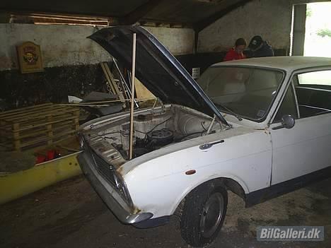 Ford Cortina MK2 Deluxe - Sku lige se maskinen og prøve at ha den igang.... billede 2