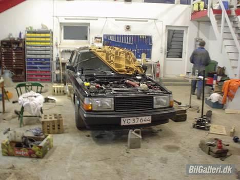 Volvo 244 Turbo SMADRET.. - Lånte naboens værksted til at slagte den anden volvo, og til at bygge min egen færdig (-: billede 7