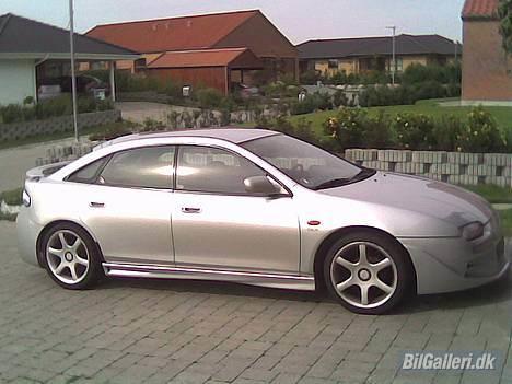 Mazda 323 F  billede 1