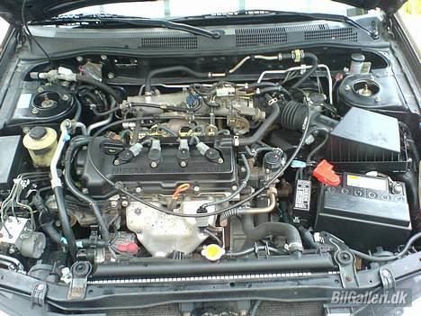 Nissan Primera Comfort - Maskinrummet.... billede 8